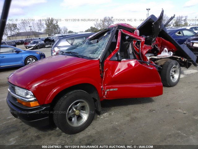 1GCCS14W228207702 - 2002 CHEVROLET S TRUCK S10 RED photo 2