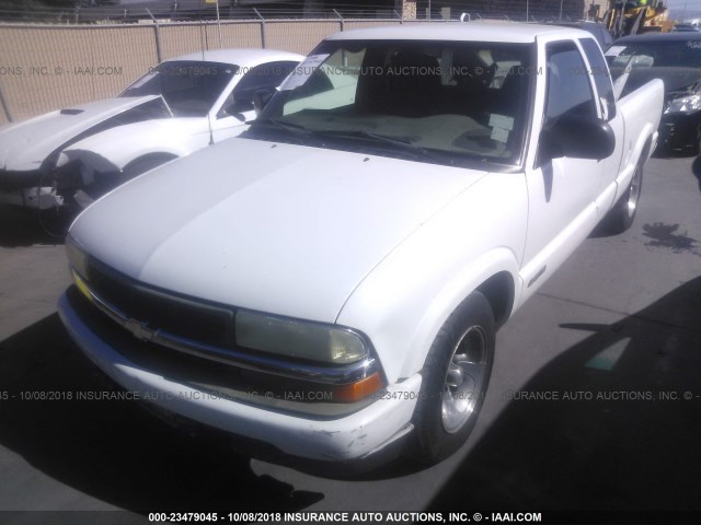 1GCCS19H238172767 - 2003 CHEVROLET S TRUCK S10 WHITE photo 2