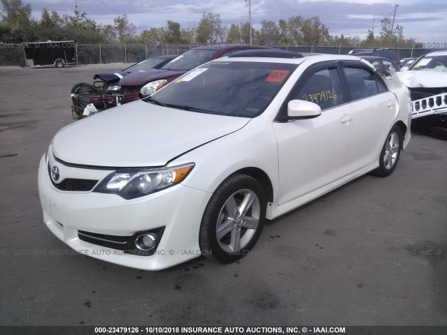 4T1BF1FK6EU402395 - 2014 TOYOTA CAMRY L/SE/LE/XLE 白色 照片 2