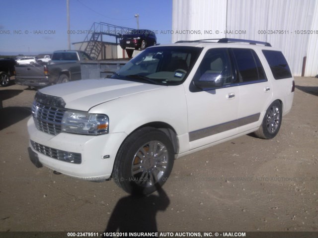 5LMFU27507LJ02119 - 2007 LINCOLN NAVIGATOR Biały zdjęcie 2