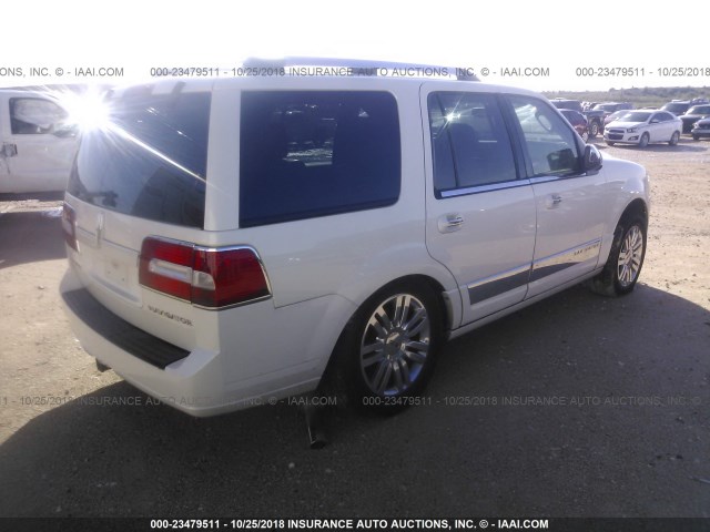 5LMFU27507LJ02119 - 2007 LINCOLN NAVIGATOR Biały zdjęcie 4