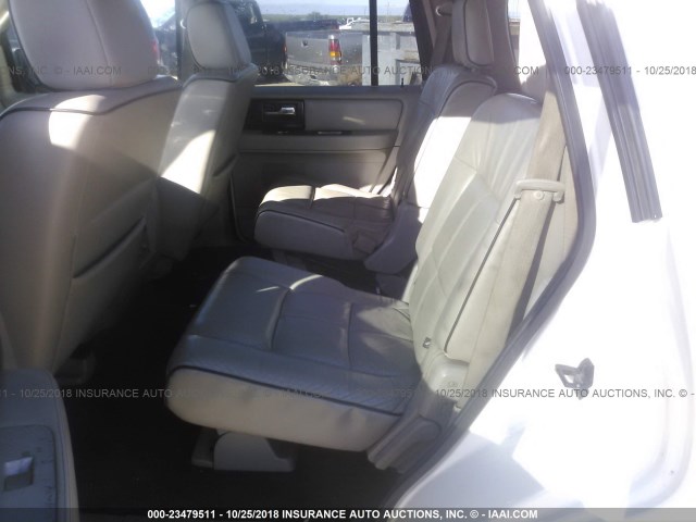 5LMFU27507LJ02119 - 2007 LINCOLN NAVIGATOR Biały zdjęcie 8