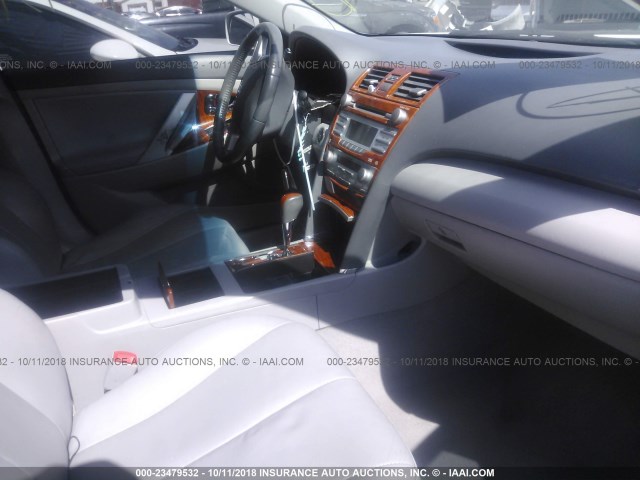 4T1BK46K09U581696 - 2009 TOYOTA CAMRY SE/LE/XLE WHITE photo 5