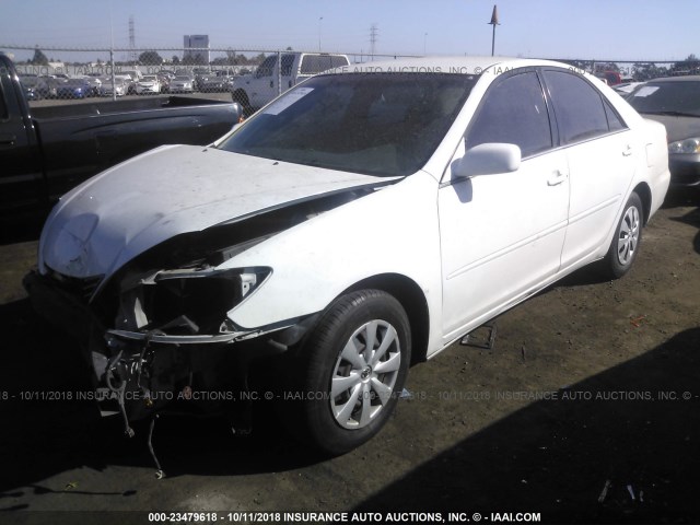 4T1BE32KX5U429510 - 2005 TOYOTA CAMRY LE/XLE/SE WHITE photo 2