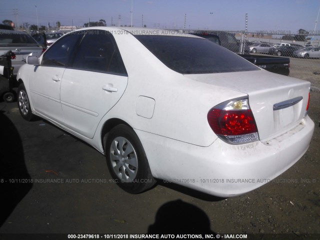 4T1BE32KX5U429510 - 2005 TOYOTA CAMRY LE/XLE/SE WHITE photo 3