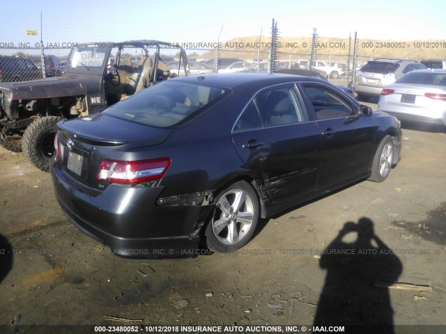 4T1BF3EK6AU089355 - 2010 TOYOTA CAMRY SE/LE/XLE GRAY photo 4