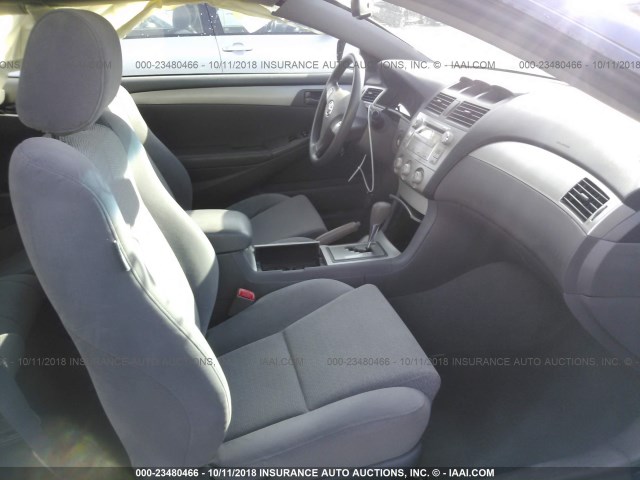 4T1CE30P47U755311 - 2007 TOYOTA CAMRY SOLARA SE/SLE ნაცრისფერი ფოტო 5