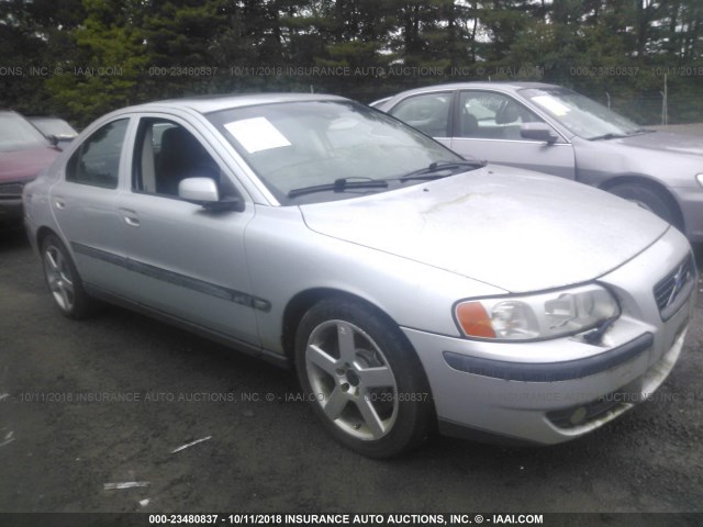 YV1RH52YX42350207 - 2004 VOLVO S60 R 银色 照片 1
