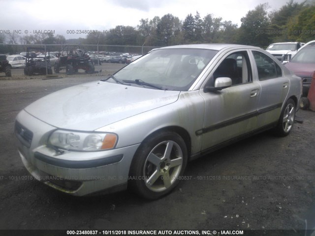YV1RH52YX42350207 - 2004 VOLVO S60 R 银色 照片 2