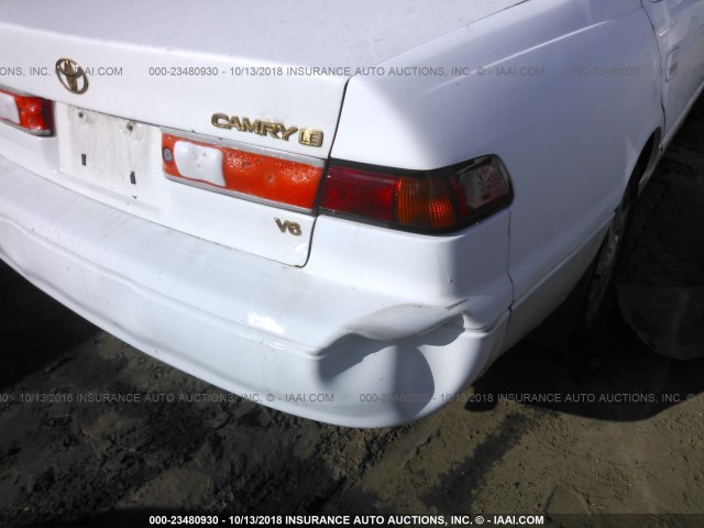 4T1BF22KXVU035805 - 1997 TOYOTA CAMRY CE/LE/XLE თეთრი ფოტო 6