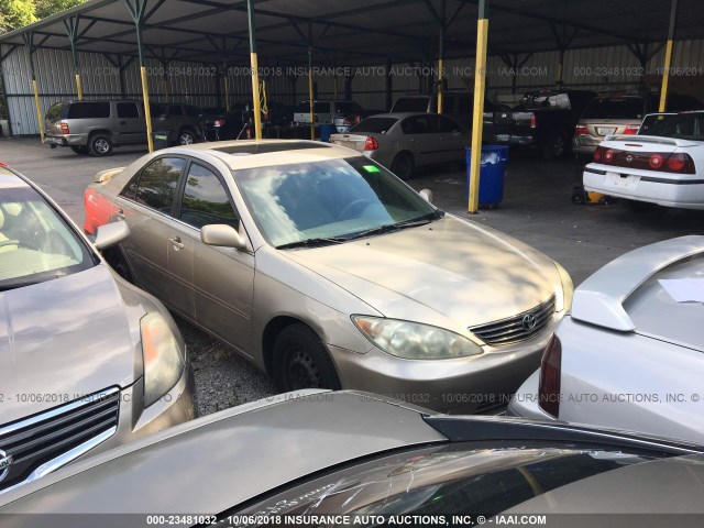4T1BE32KX5U395195 - 2005 TOYOTA CAMRY LE/XLE/SE Бежевый фото 1