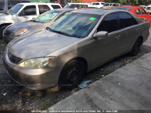 4T1BE32KX5U395195 - 2005 TOYOTA CAMRY LE/XLE/SE Бежевый фото 2