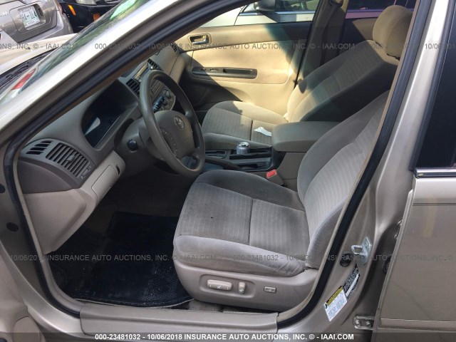 4T1BE32KX5U395195 - 2005 TOYOTA CAMRY LE/XLE/SE Бежевый фото 5