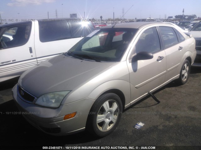 1FAFP34NX7W111424 - 2007 FORD FOCUS ZX4/S/SE/SES ოქროსფერი ფოტო 2