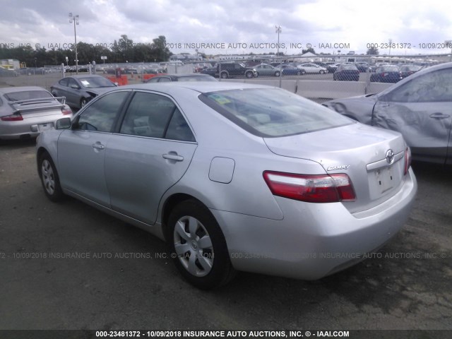 JTNBE46K273124849 - 2007 TOYOTA CAMRY NEW GENERAT CE/LE/XLE/SE SILVER photo 3