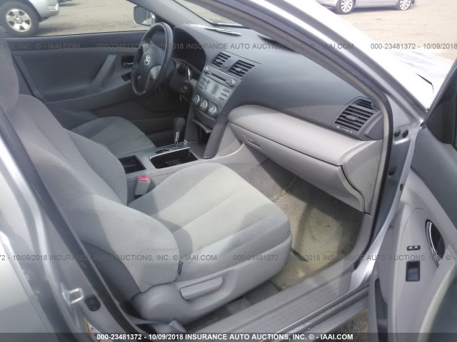 JTNBE46K273124849 - 2007 TOYOTA CAMRY NEW GENERAT CE/LE/XLE/SE SILVER photo 5