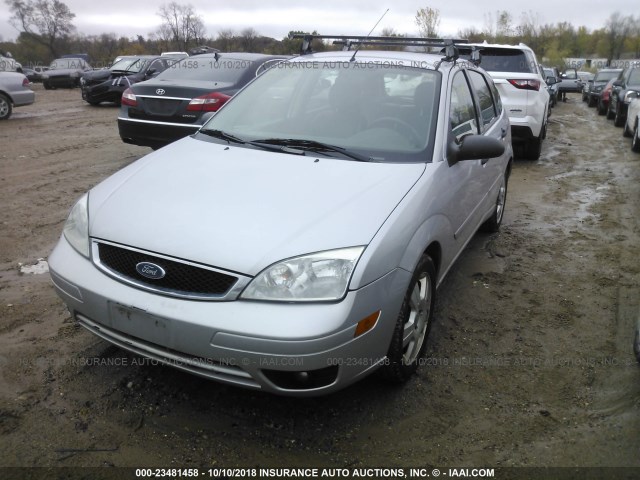 1FAFP37N77W330983 - 2007 FORD FOCUS ZX5/S/SE/SES SILVER photo 2