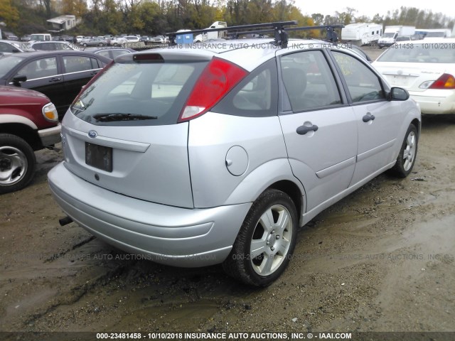 1FAFP37N77W330983 - 2007 FORD FOCUS ZX5/S/SE/SES 银色 照片 4