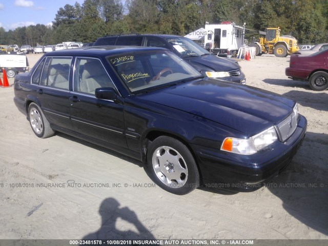 YV1KS9600W1133563 - 1998 VOLVO S90 Azul oscuro foto 1