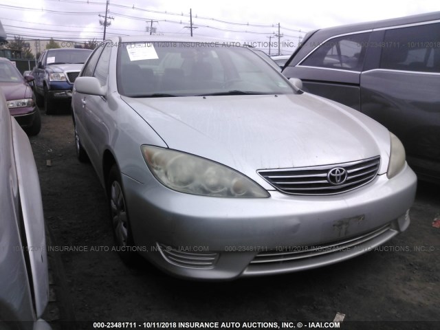4T1BE32KX5U529980 - 2005 TOYOTA CAMRY LE/XLE/SE Күміс фото 1