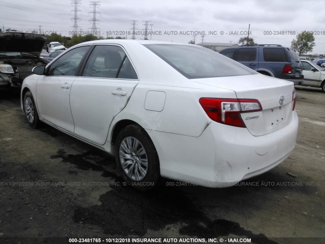 4T1BF1FK2DU240652 - 2013 TOYOTA CAMRY L/SE/LE/XLE 白色 照片 3