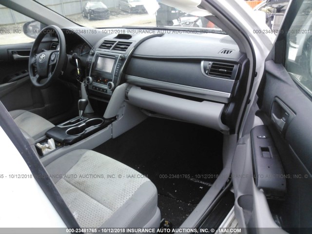 4T1BF1FK2DU240652 - 2013 TOYOTA CAMRY L/SE/LE/XLE 白色 照片 5