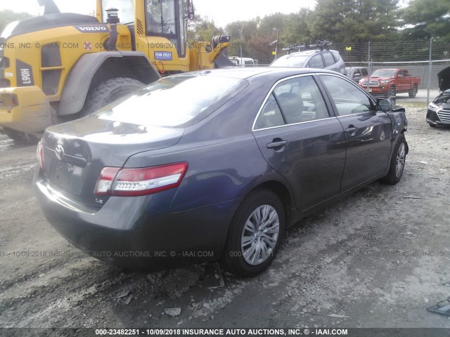 4T1BF3EK4AU568356 - 2010 TOYOTA CAMRY SE/LE/XLE ნაცრისფერი ფოტო 4