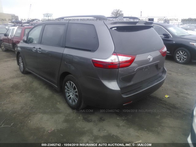 5TDYZ3DC3JS911128 - 2018 TOYOTA SIENNA XLE/XLE PREMIUM/LIMITED/L GRAY photo 3