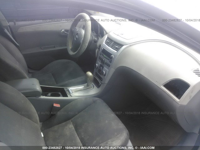 1G1ZB5EB4AF208608 - 2010 CHEVROLET MALIBU LS 银色 照片 5
