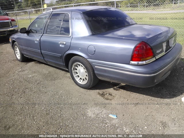 2FAFP74WXWX189107 - 1998 FORD CROWN VICTORIA LX BLUE photo 3