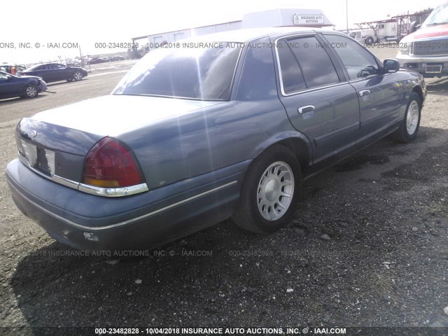 2FAFP74WXWX189107 - 1998 FORD CROWN VICTORIA LX BLUE photo 4