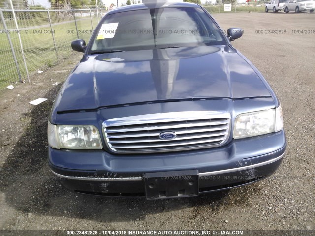 2FAFP74WXWX189107 - 1998 FORD CROWN VICTORIA LX BLUE photo 6