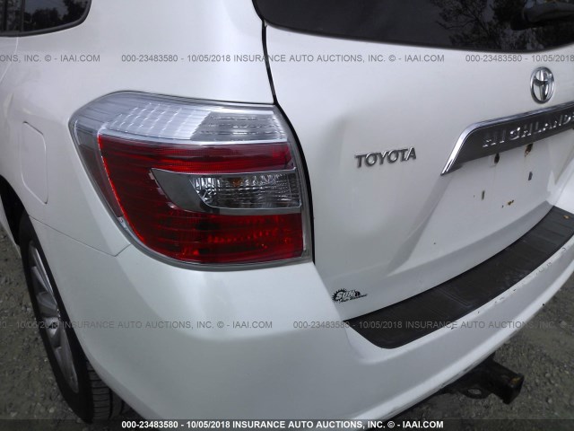 JTEEW41A582013745 - 2008 TOYOTA HIGHLANDER HYBRID WHITE photo 6