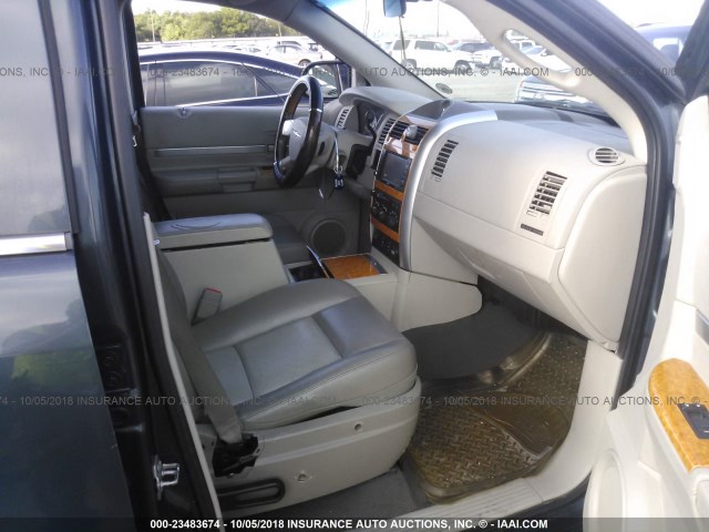 1A8HX58228F114844 - 2008 CHRYSLER ASPEN LIMITED BLUE photo 5