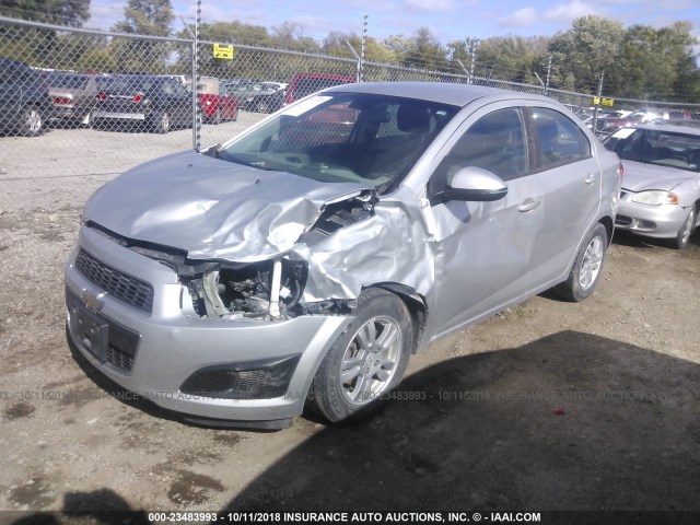1G1JB5SH2C4133525 - 2012 CHEVROLET SONIC LS 银色 照片 2