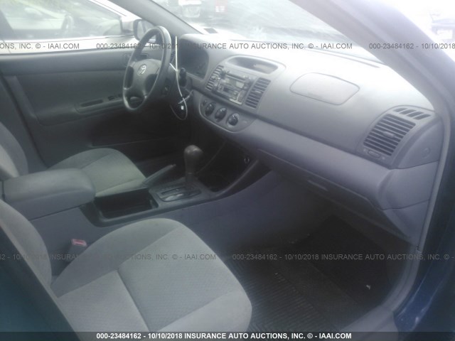 4T1BF30K22U530617 - 2002 TOYOTA CAMRY LE/XLE/SE Көк фото 5