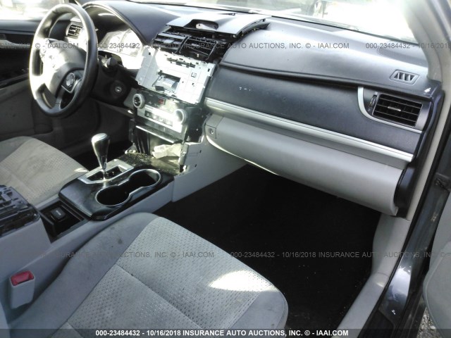 4T1BF1FK8EU371361 - 2014 TOYOTA CAMRY L/SE/LE/XLE Boz foto 5