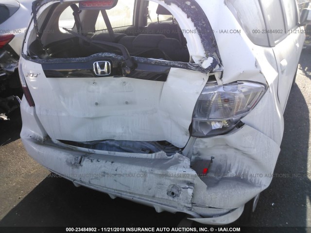 JHMGE8H39DC077417 - 2013 HONDA FIT WHITE photo 6