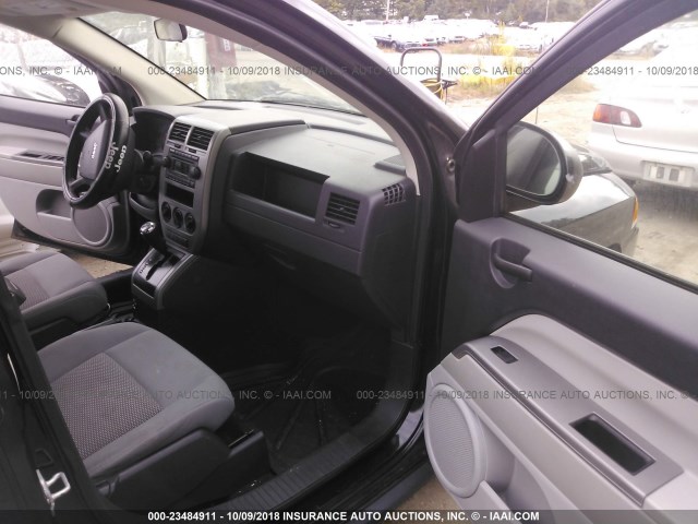 1J8FF47W77D369363 - 2007 JEEP COMPASS BLACK photo 5