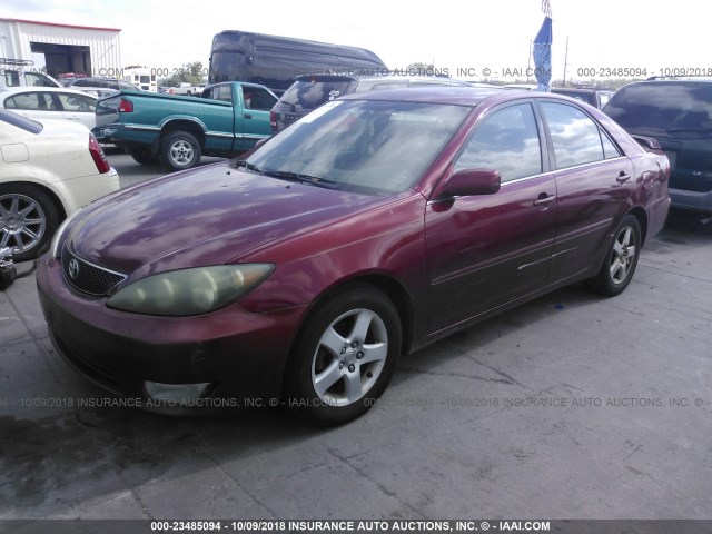 4T1BE32K75U392657 - 2005 TOYOTA CAMRY LE/XLE/SE RED photo 2