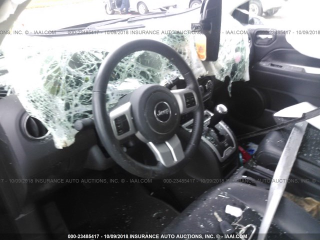 1C4NJCEB3GD664679 - 2016 JEEP COMPASS LATITUDE შავი ფოტო 5