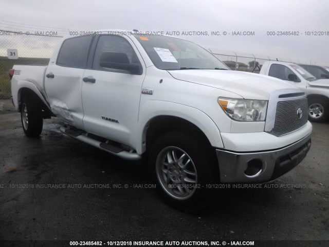 5TFDW5F12BX177933 - 2011 TOYOTA TUNDRA CREWMAX SR5 WHITE photo 1