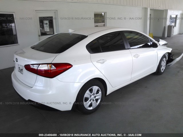 KNAFX4A68F5427354 - 2015 KIA FORTE LX WHITE photo 4