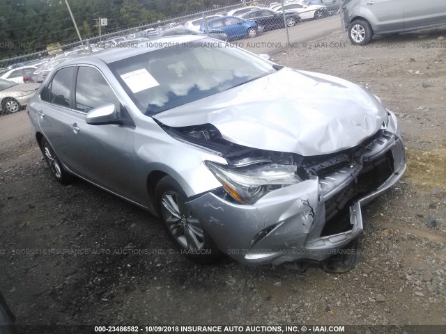 4T1BF1FK1FU039960 - 2015 TOYOTA CAMRY LE/XLE/SE/XSE 银色 照片 1