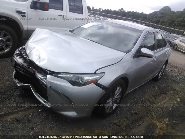 4T1BF1FK1FU039960 - 2015 TOYOTA CAMRY LE/XLE/SE/XSE 银色 照片 2