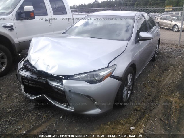 4T1BF1FK1FU039960 - 2015 TOYOTA CAMRY LE/XLE/SE/XSE 银色 照片 6