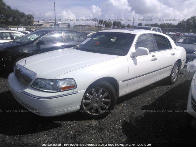 1LNHM82V56Y613199 - 2006 LINCOLN TOWN CAR SIGNATURE LIMITED WHITE photo 2