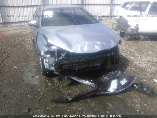 4T1BF1FK7HU639952 - 2017 TOYOTA CAMRY LE/XLE/SE/XSE 银色 照片 6