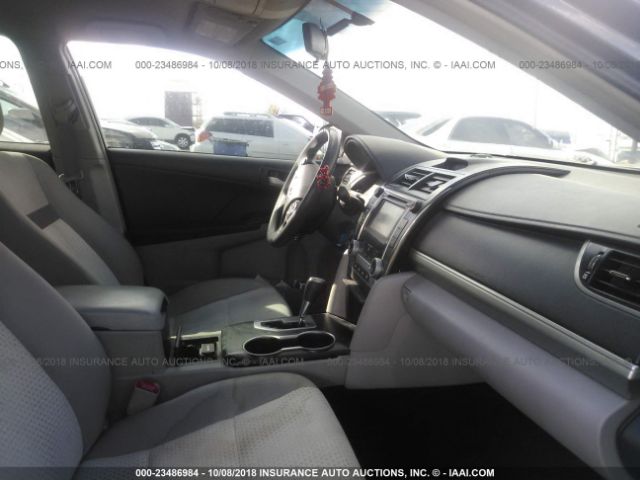 4T1BF1FK6CU167770 - 2012 TOYOTA CAMRY SE/LE/XLE 灰色 照片 5