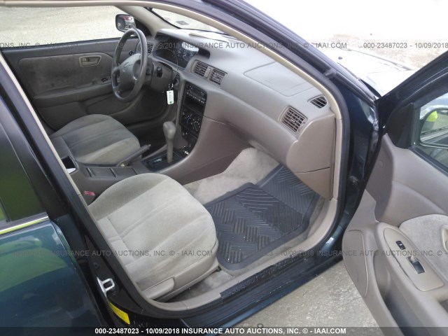 4T1BG28K2WU221392 - 1998 TOYOTA CAMRY CE/LE/XLE 绿色 照片 5